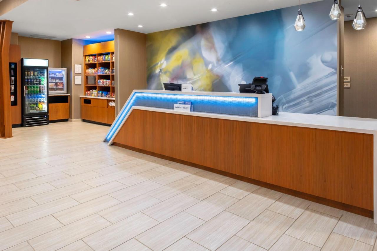 Springhill Suites Kansas City Airport Экстерьер фото