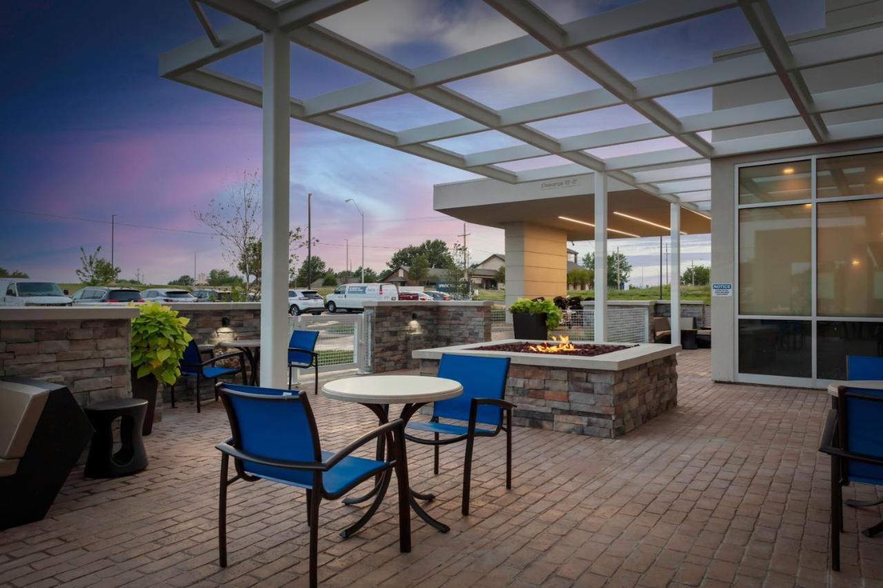 Springhill Suites Kansas City Airport Экстерьер фото