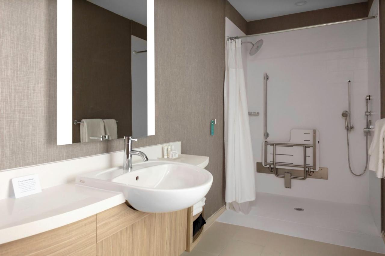 Springhill Suites Kansas City Airport Экстерьер фото