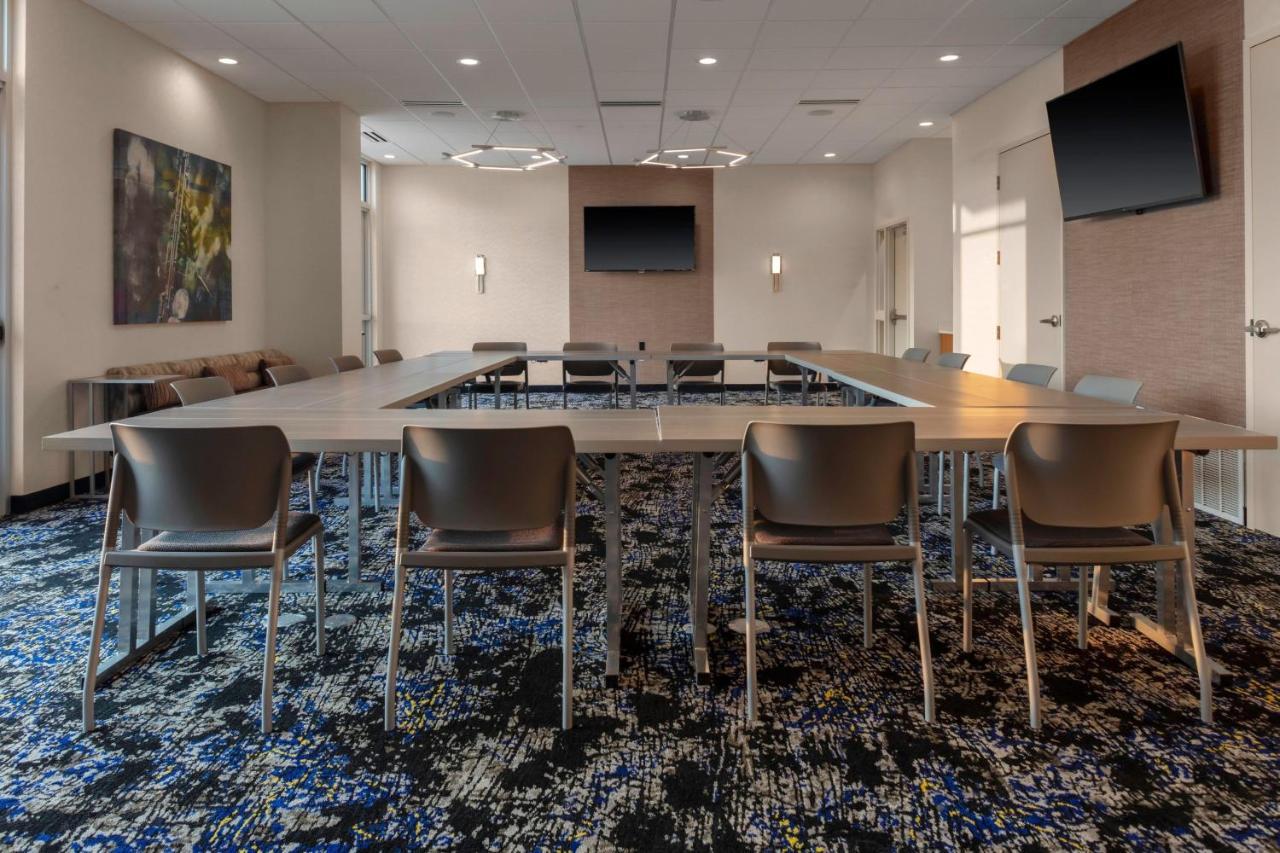 Springhill Suites Kansas City Airport Экстерьер фото