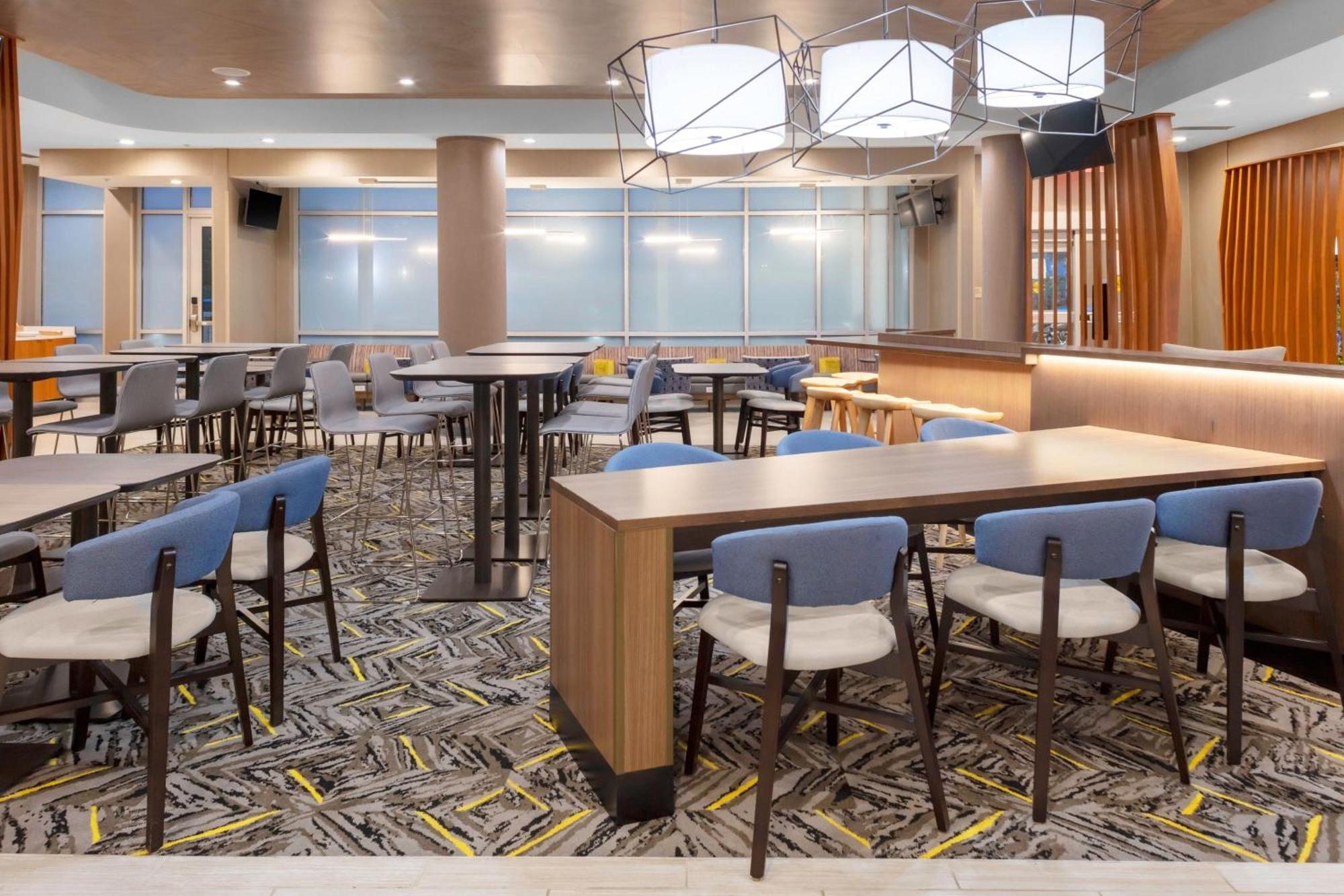 Springhill Suites Kansas City Airport Экстерьер фото