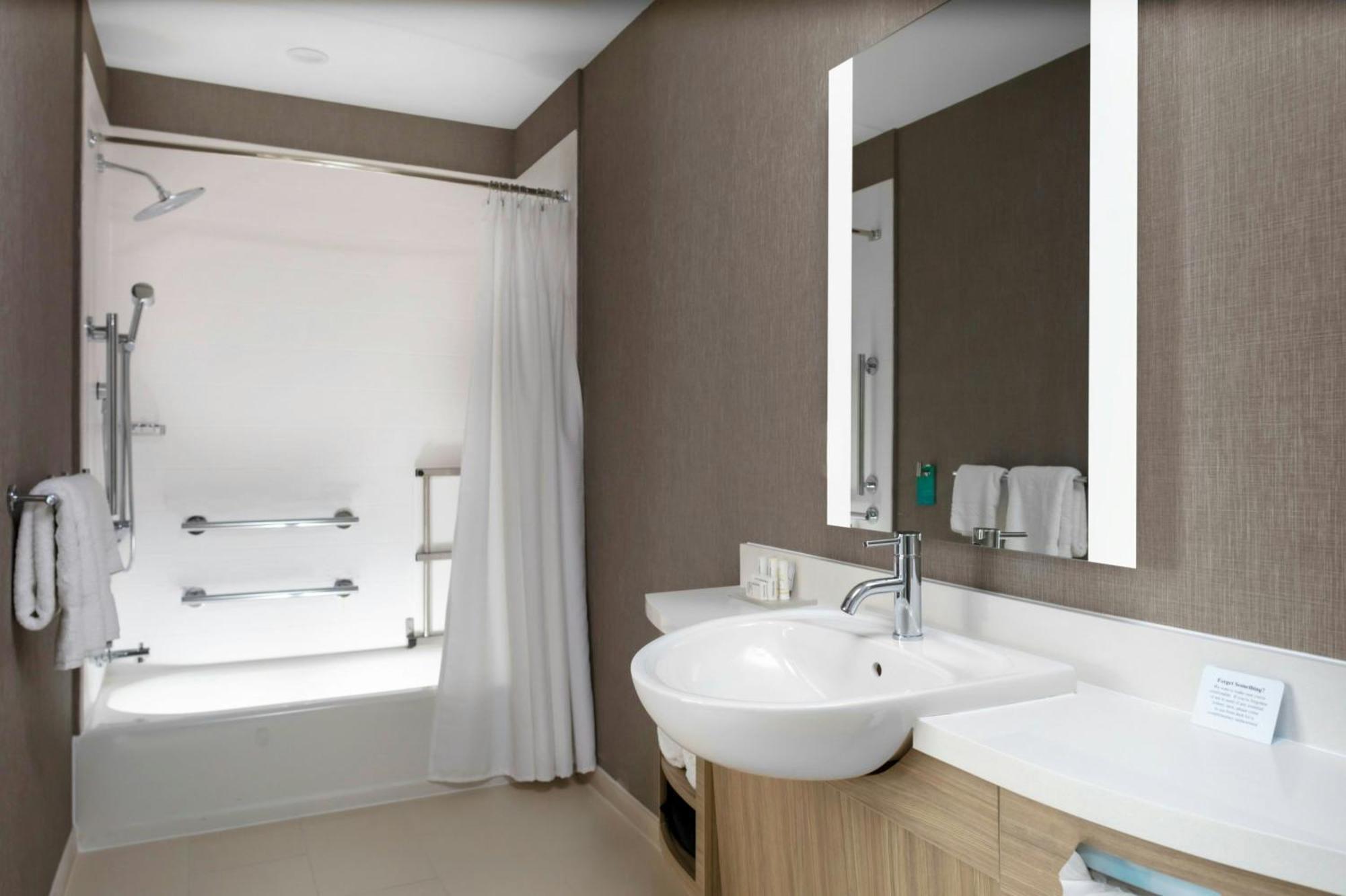 Springhill Suites Kansas City Airport Экстерьер фото